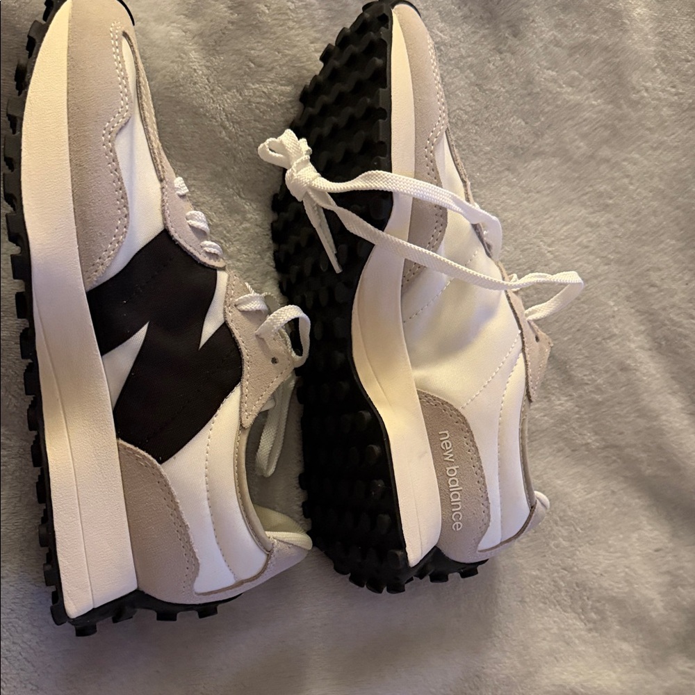 New Balance Women's 327 NWOT